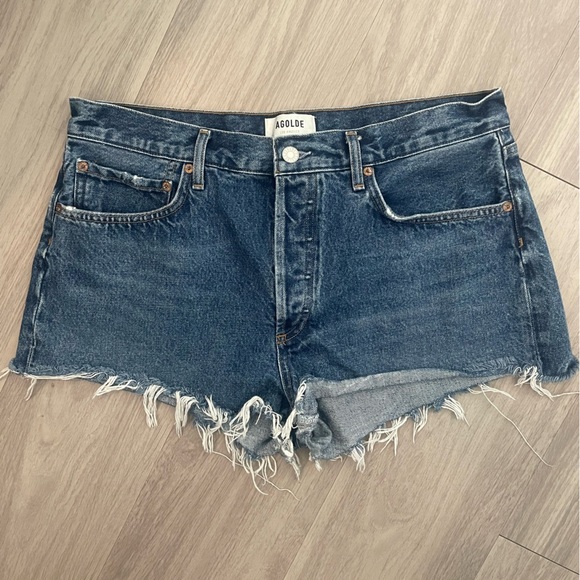 Agolde Parker high waisted denim distressed cutoff jean shorts in dark - Picture 5 of 8
